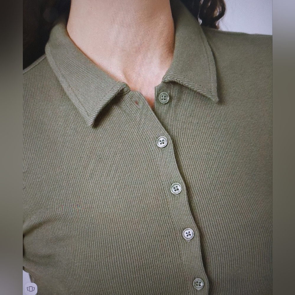 🔥HOST PICK🔥FOREVER 21 Olive Green Knit Polo Shirt for Women NWT - Picture 2 of 9